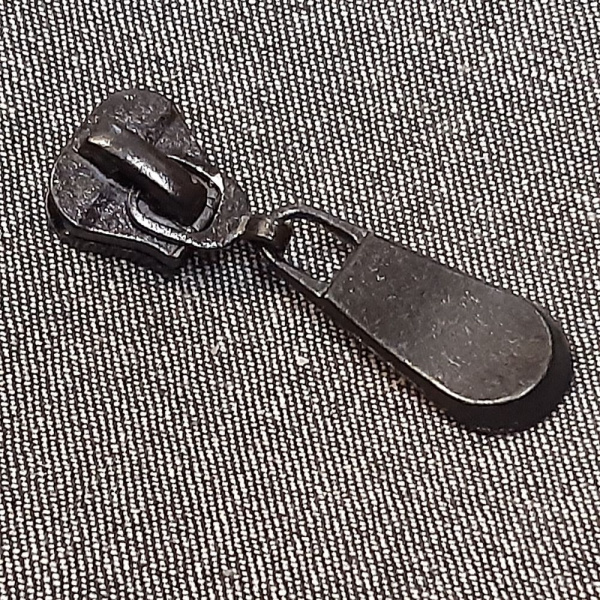 111573