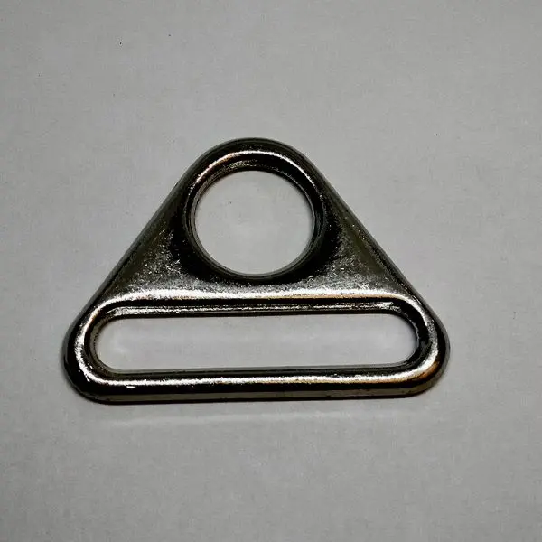 пряжка для сумок треугольная никель.тем
