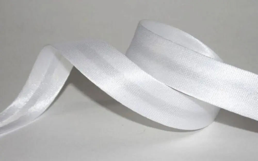 Косая бейка белая