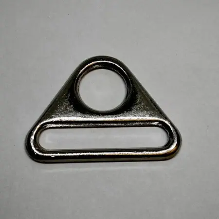 пряжка для сумок треугольная никель.тем