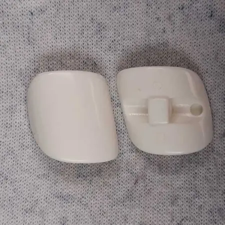 047563