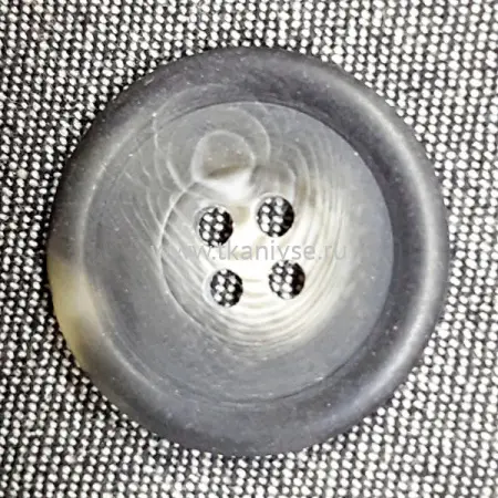 048100