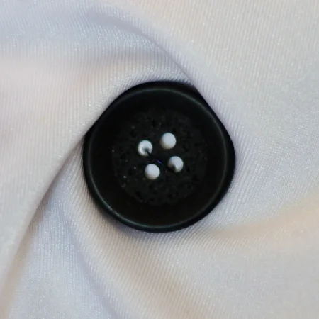 047335