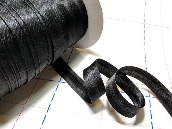 Косая бейка черная